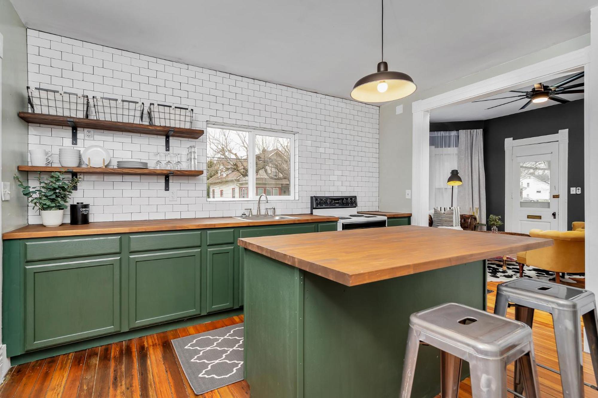Enchanting Bungalow - 2Br Historic Hidden Gem Ксения Экстерьер фото